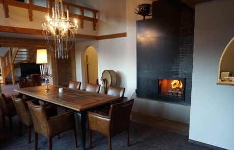 Biofire Ofen mit Schwarzstahlverkleidung und Betonsockel. Erstellt von Biofire Schweiz AG 2013 Ferienhaus Davos Schweiz